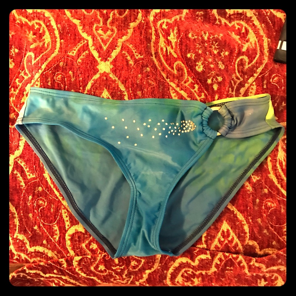 Bikini Top & Bottom - Picture 2 of 5